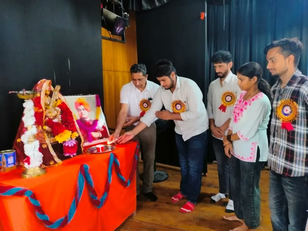 abvp4dehra's tweet photo. केंद्रीय संस्कृत विश्वविद्यालय,बलाहर देहरा में स्थापना दिवस के उपलक्ष्य पर इकाई द्वारा संगोष्ठी का आयोजन किया गया इस अवसर पर ताइवान में शिक्षाविद् डॉ अरविन्द कुमार जी मुख्यातिथि तथा ठाकुर दीक्षित धलारिया जी मुख्य वक्ता के रूप में उपस्थित रहे।

#AbvpfoundationDay https://t.co/HyC81HdXmD