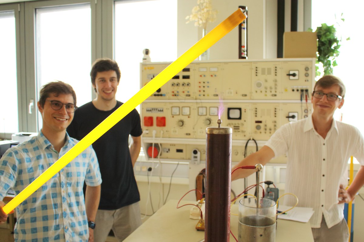 Our group of young TACO scientists, Alexander Imre, Moritz Eder, Stefan Uttenthaler/<a href="/tu_wien/">TU Wien</a>, and Moritz Zelenka/<a href="/univienna/">Universität Wien</a>, had great fun giving 2 workshops on the concept of energy to 10-12yo students at the #Kinderuni! Most important insight: Chemists want to set things on 🔥.