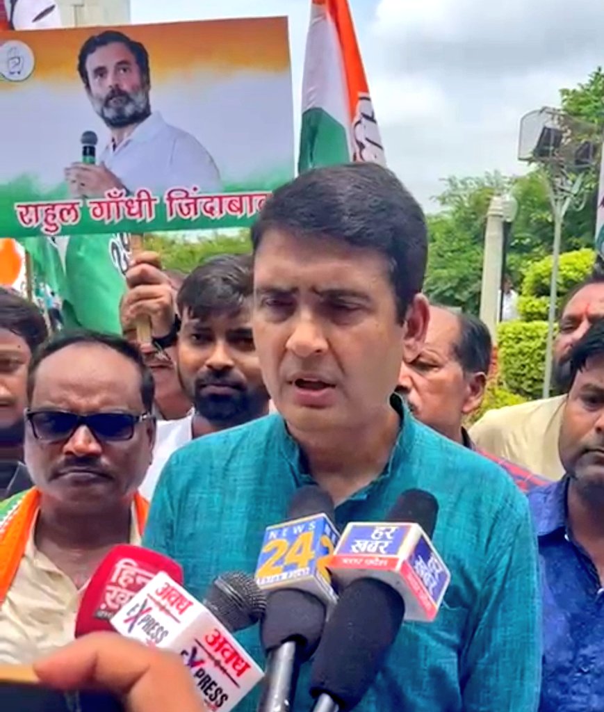 DeepakSinghINC's tweet image. जननायक राहुल गांधी जी के समर्थन में, अलोकतांत्रिक भाजपा सरकार के विरुद्ध आज एक दिवसीय #सत्याग्रह शहीद स्मारक लखनऊ।