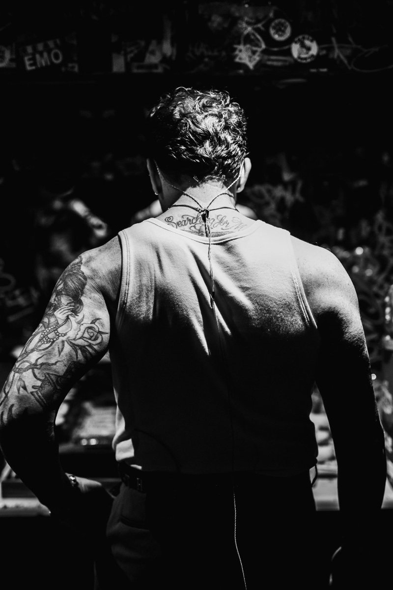 mcflymusic's tweet image. Something's coming your way at 5pm BST ⚡️ 

McFly.lnk.to/HoneyImHome_Li…