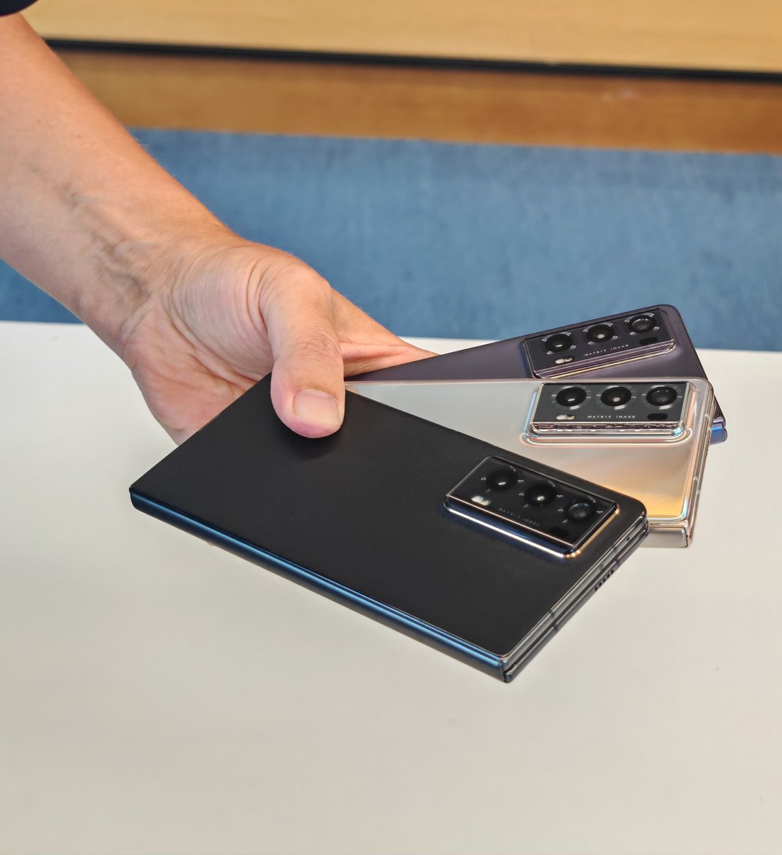 bhavis's tweet photo. And my favorite color of #honorMagicV2 ❤️ #foldable https://t.co/OfW1WP4mLr