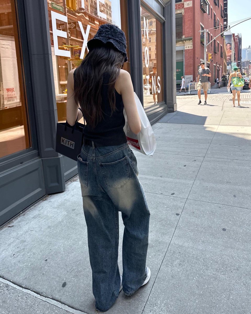 uchinagaey's tweet photo. SHE'S SO TINYYY https://t.co/FcEsQplTXs