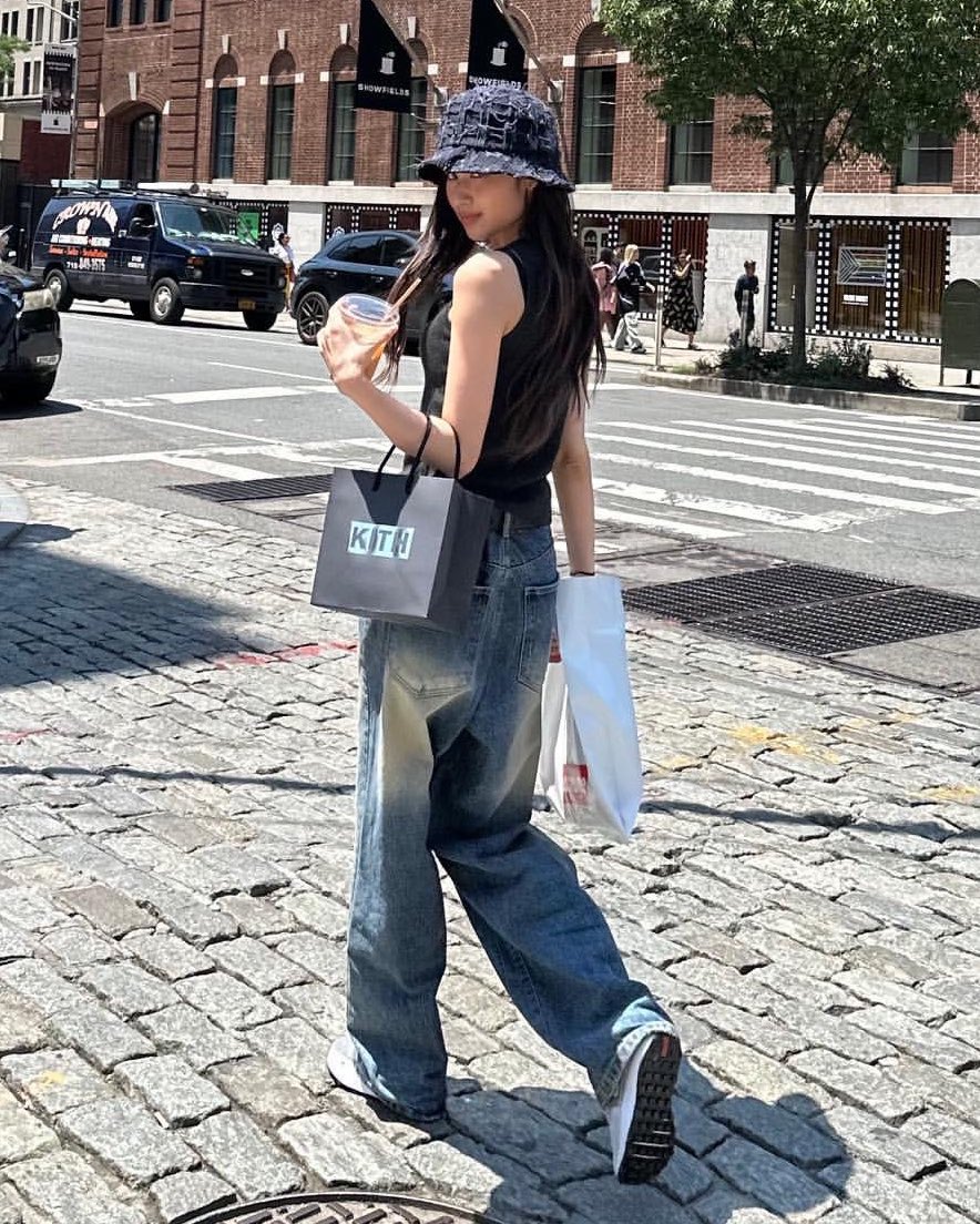 uchinagaey's tweet photo. SHE'S SO TINYYY https://t.co/FcEsQplTXs