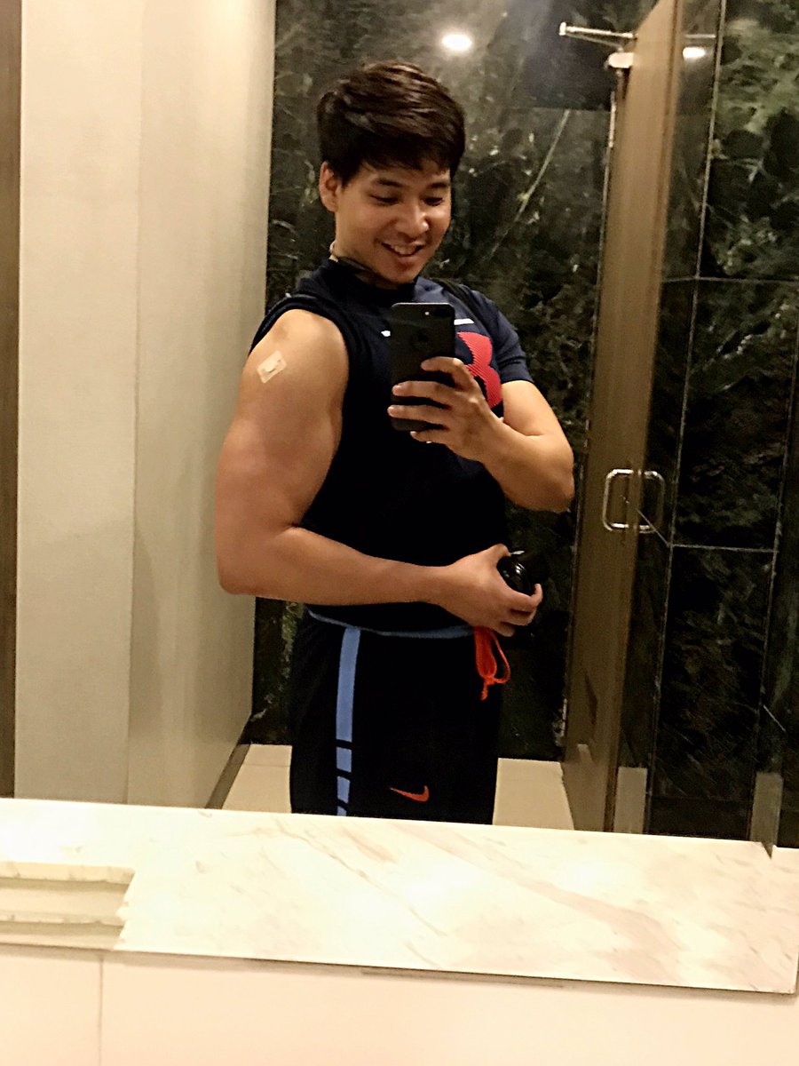 s/p bivalent COVID vaccine workout 😉

So far, no noticable side effects (aside from tenderness at the injection site)… so I decided to proceed with my workout 💪🏻

Keep fit, Stay healthy!!! 🙏🏻

#COVID19 #bivalentbooster #pghradiology ☢️
#fitness #gym #gymlife #gunshow💪 #hunkMD
