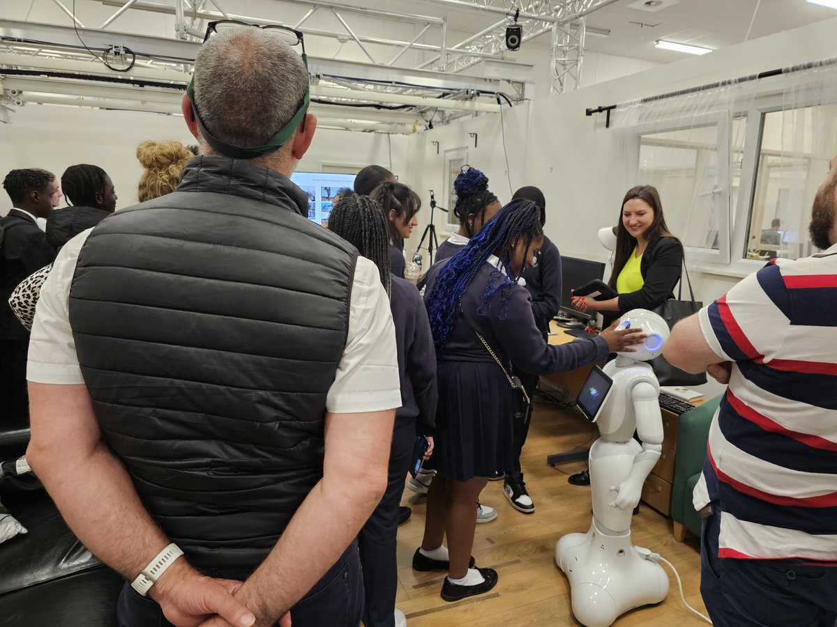 BristolRobotLab's tweet photo. It's been a pleasure hosting pupils from local schools through @_joytrail. Students learnt more about human centric robotics from 2 of our BRL Ambassadors- hopfully inspiring the next generation of roboticists! @farscopecdt @EngOurFutureUWE  @NeuroPhiloRobot @roshanedassery https://t.co/HaPpGYJMD3