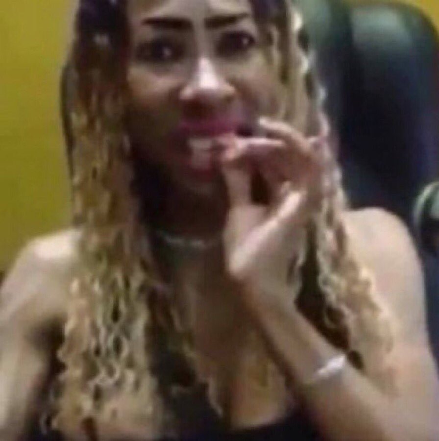 allthisface's tweet photo. um tendo contrato e carreira solo planejada doido pra sair da banda, o outro percebeu e saiu antes, enquanto isso o louis tava planejando a viagem de férias deles https://t.co/qhaDfDTt5w