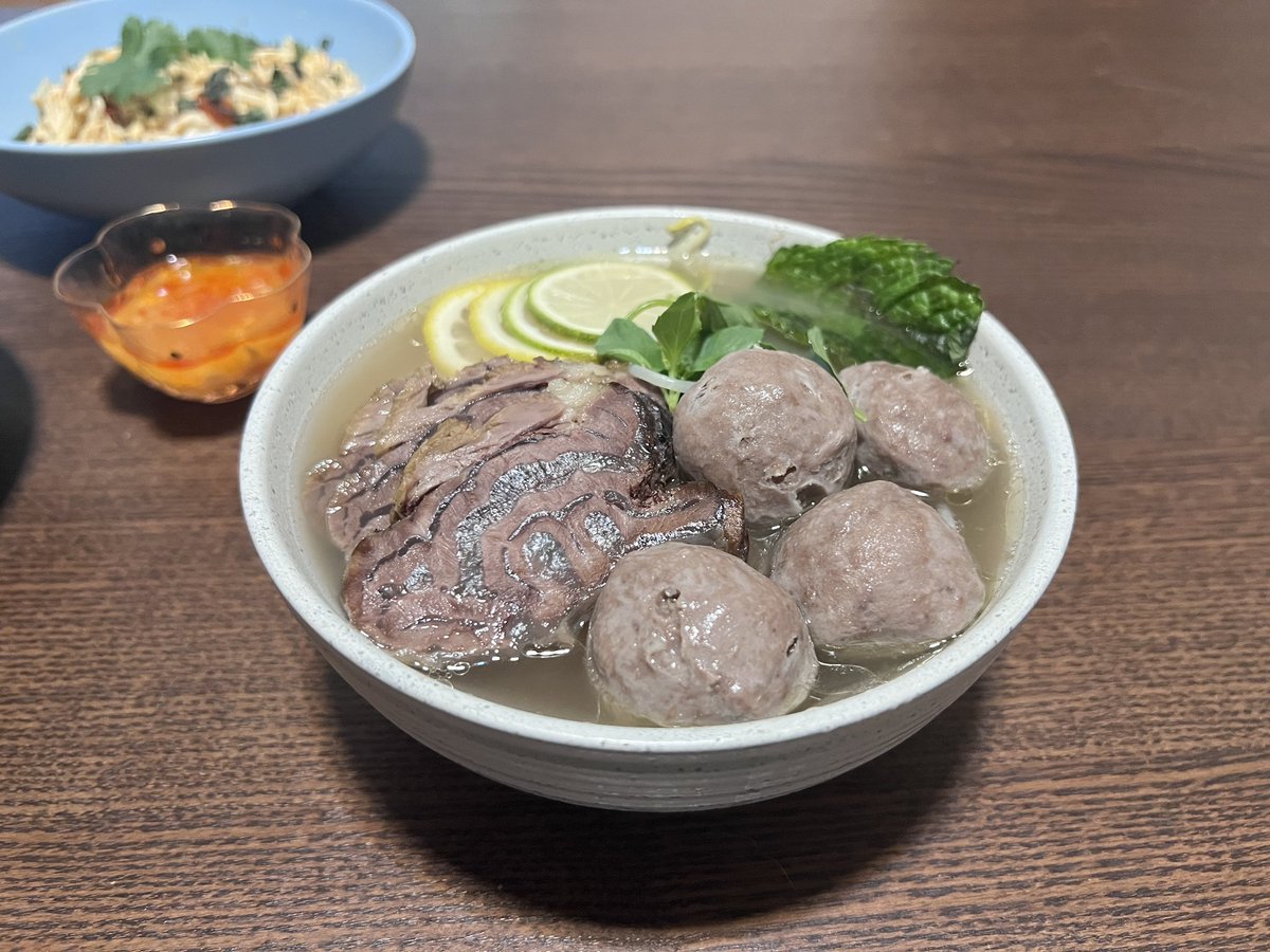 晚饭煮了个越南牛肉粉加凉拌鸡丝。
夏天吃这个超开胃～ https://t.co/4JYtsmAkZm