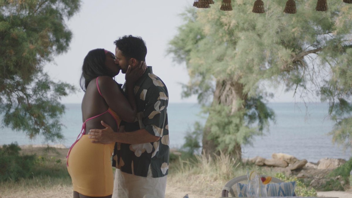 goss_ie's tweet photo. Whitney and Lochan are heading out on their first date during tonight’s episode of #LoveIsland 🥰 https://t.co/DGgFzds6LG
