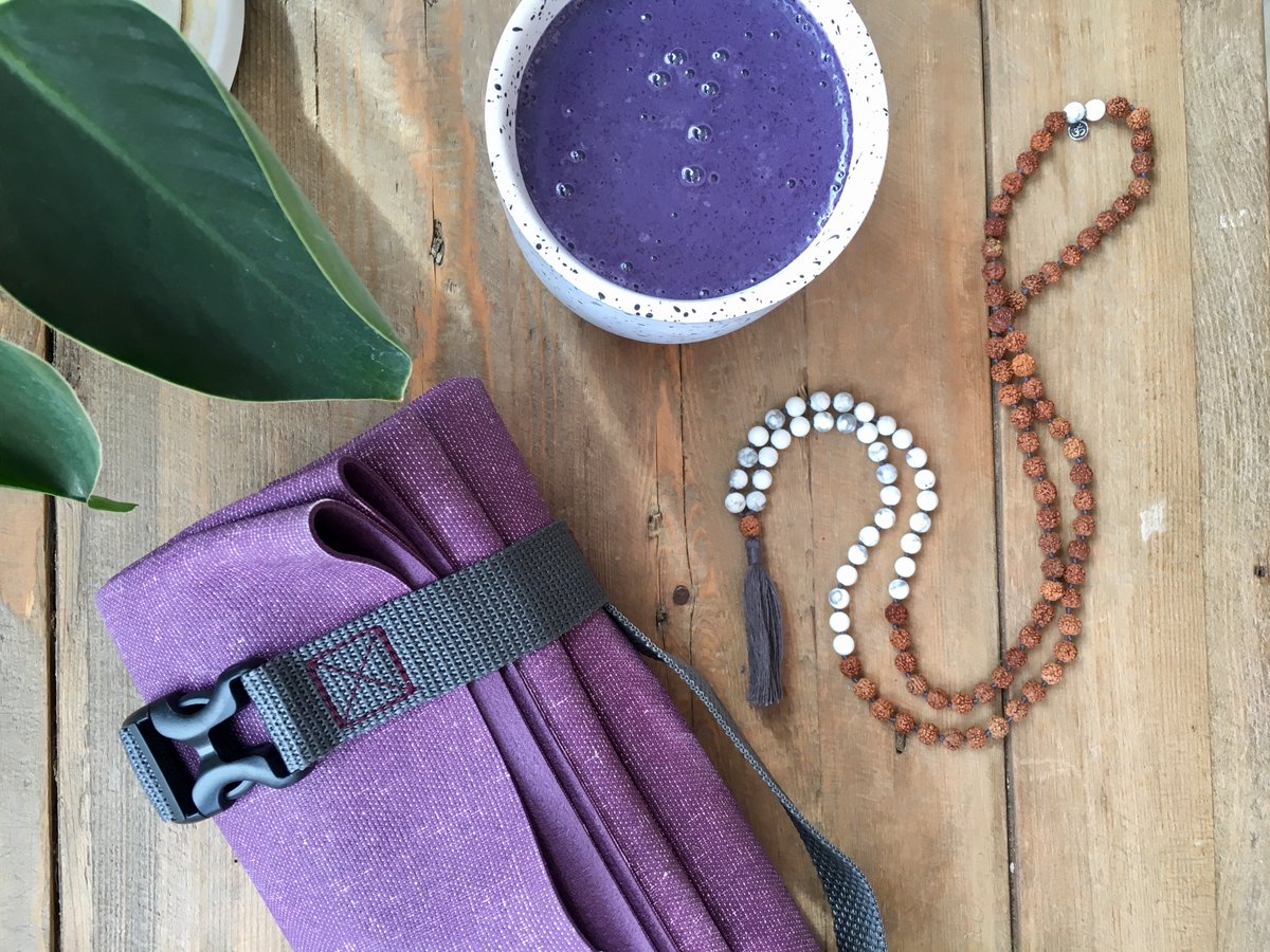 Moments of hygge, nourishment and contemplation are precious!  Always use the best tools of the trade. 

What is your favorite cozy routine on the weekend?  Berry smoothie? Yoga? Meditation?  Donuts?