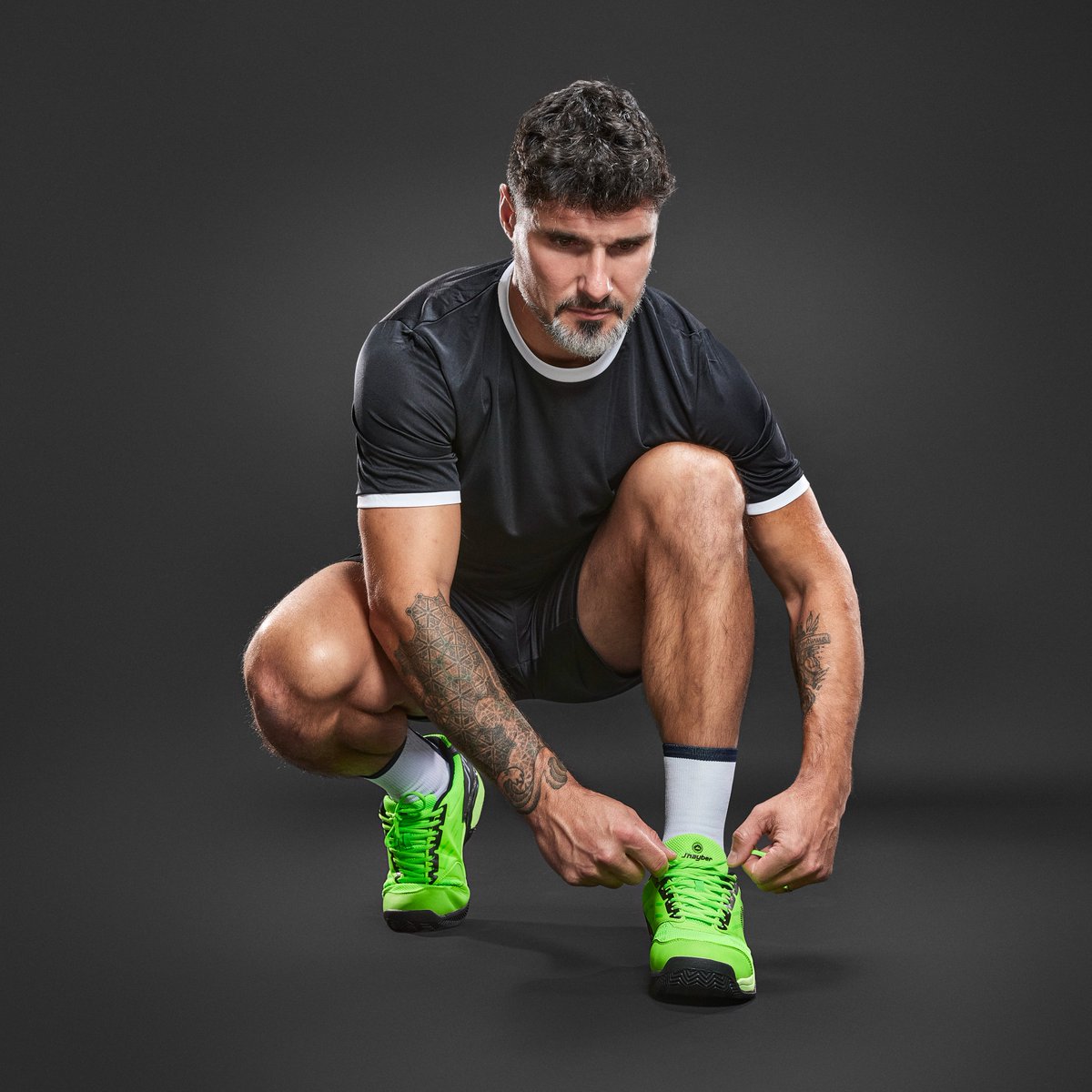 Black Carbon, las zapatillas de "La Bestia".  <a href="/GOMEZSILINGO/">Agustin G. Silingo</a>

➡Descubre todos los diseños y consíguelos ahora con un 20% de descuento.

jhayber.com/es/catalogo/fa…

#Rebajas #Padel
#Zapatillas #Jhayber