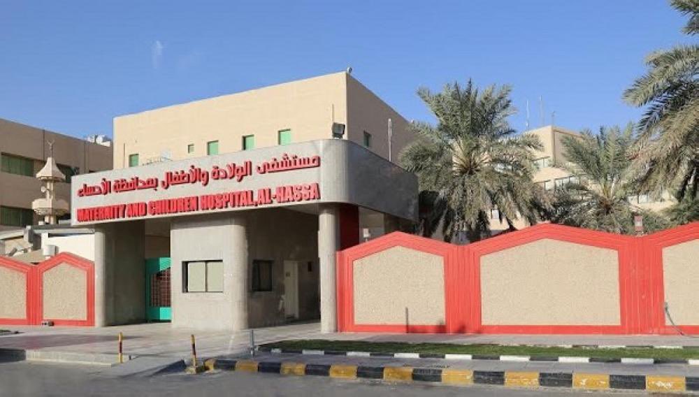 DrHeji_AlZoayed's tweet photo. إنجاز علمي جديد لقسم الأطفال بمستشفى الولادة و الأطفال بالأحساء 

قسم الأطفال بمستشفى الولادة و الأطفال بالأحساء من المعالم العلمية و الإكلينيكية العالية على مستوى وطننا الغالي، و يضم نخبة من خيرة أطباء الوطن في مختلف اختصاصات طب الأطفال الدقيقة.

تم مؤخرا الاعتراف بقسم الأطفال - من قبل الجهات الرسمية - ليكون مركزا للتدريب لنيل شهادة الزمالة السعودية في اختصاص طب الأمراض المعدية لدى الأطفال.

ويعتبر هذا من الاختصاصات الدقيقة، و هي أعلى من درجة الدكتوراه، و تلي  درجة الحصول على الدكتوراه ( البورد السعودي) 

وقد تم تعيين الدكتور القدير حسن  محمد العامر مديرا لهذا البرنامج.

هذه الاعتراف هو نتيجة تقييم شامل للقسم و المستشفى، لأنه يتطلب وجود متطلبات عدة، و من بينها وجود ثلاثة استشاريين على الأقل في هذا الاختصاص.

يوجد ثلاثة استشاريين في اختصاص طب الأمراض المعدية لدى الأطفال وهم:

د. حسن محمد العامر

د. يامين علي المطاوعة

د. هبة الأمير 

وللإشارة فقد تم قبل سنوات الاعتراف بقسم الإطفال ليكون مركزا تدريبيا لنيل درجة الزمالة في اختصاص طب الغدد لدى الأطفال، وهو أيضا من الاختصاصات الطبية الدقيقة.

كما تم  سابقا، الاعتراف بقسم الحضانة بالمستشفى ليكون مركزا تدريبيا لنيل شهادة الزمالة السعودية في اختصاص طب حديثي الولادة.

سابقا كانت هذه الاختصاصات، يتم الحصول عليها خارج الأحساء و في مستشفيات خاصة نحو مستشفى الملك  فيصل التخصصي بالرياض والحرس والملك خالد الجامعي الخ…

وجود هذا الاختصاص بمستشفى الولادة و الأطفال يعكس القوة العلمية لقسم الأطفال.

للراغبين الالتحاق  بهذا البرنامج التسجيل في موقع الهيئة السعودية للتخصصات الصحية و رفع المتطلبات المطلوبة.

وبهذه المناسبة نبارك للدكتورة مريم علي العامري، رئيسة قسم الأطفال، و د. حسن محمد العامر، مدير البرنامج لزمالة طب الأمراض المعدية لدى الأطفال، و أطباء قسم الأطفال هذا الاعتراف الذي يضيف قوة إلى القسم.

كما لايفوتني أن أتقدم أيضا بالتهنئة إلى أبناء الأحساء كافة، وإلى التجمع الصحي بالأحساء هذا الإنجاز لدعمه لهذه الإنجازات.

وتبقى الأحساء منارة علم وضاءة في وطننا الغالي.
