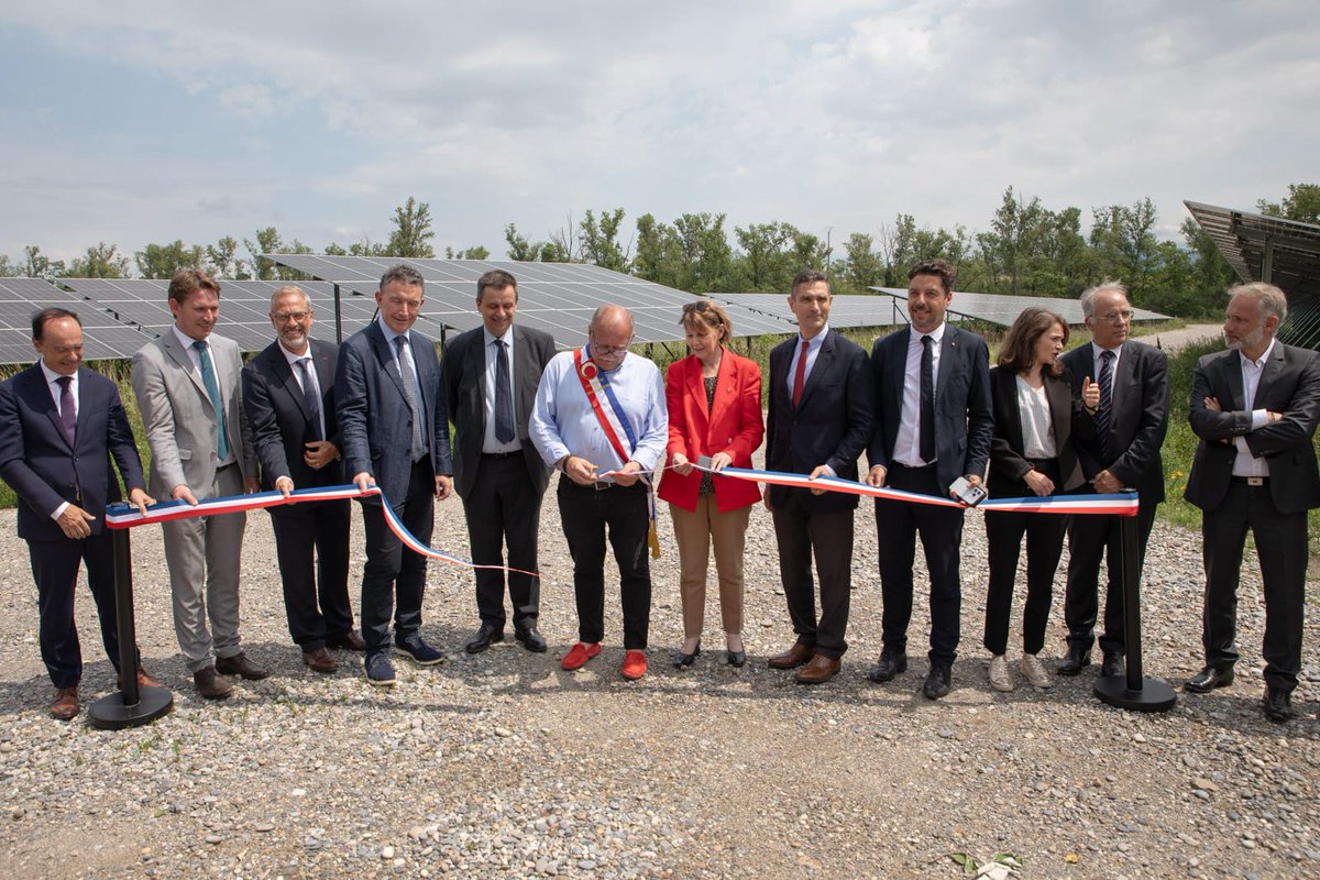 . <a href="/EDF_RE/">EDF Renouvelables</a>  et <a href="/regiongrandest/">Région Grand Est</a>  inaugurent la centrale #photovoltaïque Ottmarsheim : du 🌞 pour accélérer la transition  énergétique
Une étape  clé  vers un avenir durable 🌿
🌞 28 000 panneaux solaires 
⚡ la consommation  électrique  de 7750 personnes