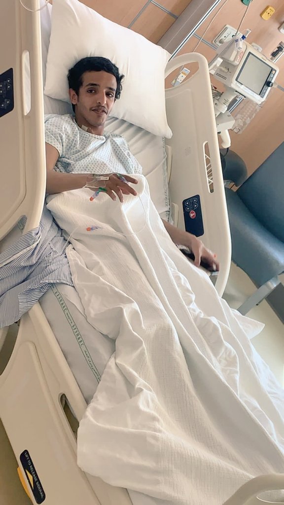 #ابن_الحدود_الشمالية
يضرب أروع الأمثلة في البر بالوالدين والوفاء لهم .
الشاب/فيصل بن حطيبه البناقي . يتبرع بجزء من كبده لإنقاذ حياة والده حيث أجريت عملية التبرع في مستشفى الملك فيصل التخصصي بالعاصمة #الرياض وتكللت بالنجاح ولله الحمد. 
نسأل الله لهم اتم الصحة والعافية.