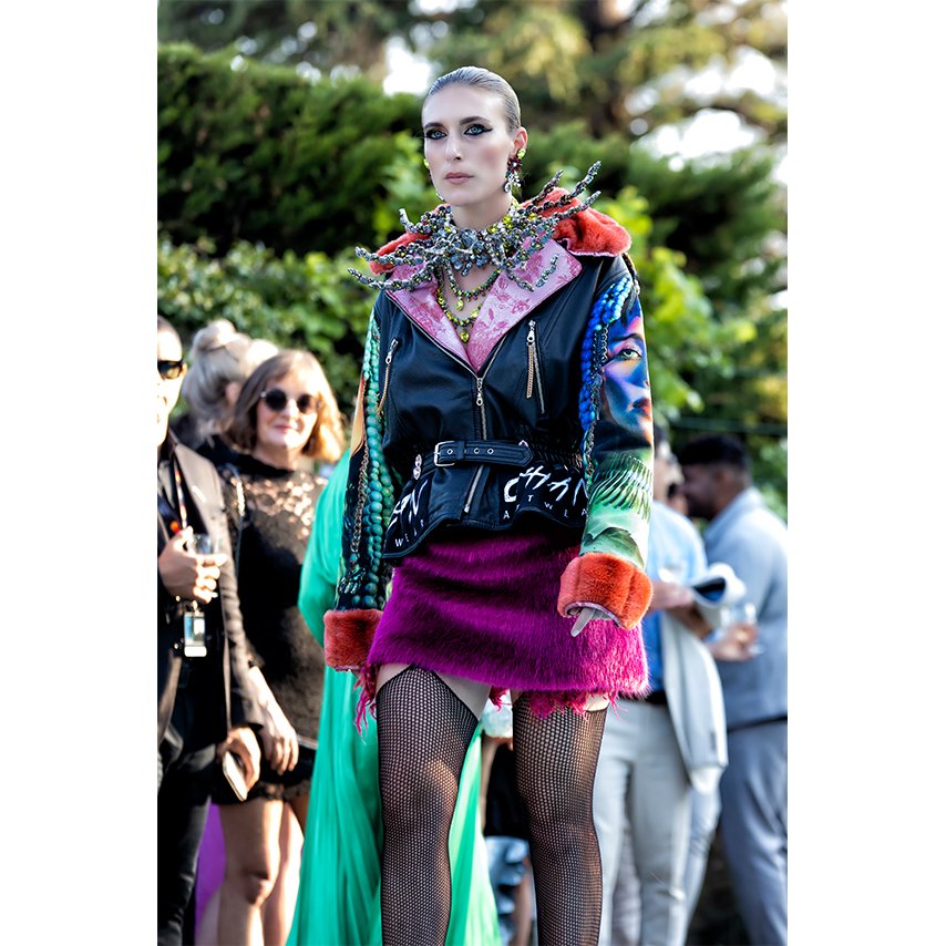 inspanishmgz's tweet photo. Desfile Festival Cine de Cannes
Diseño #Baroqco #Chanartwear @chan_arthouse @dadas_io
Modelo @SoloBeautyStar @whitecocooa #ShaePortfolio #AnastasiiaDymchenko #Rittika #ValerieKinley #ElisabettaScarano
Foto #MarcelSchwab #CSFotofocus @muahlatip #artjewelry #fashionstyle #runway https://t.co/xktfBbQeRY