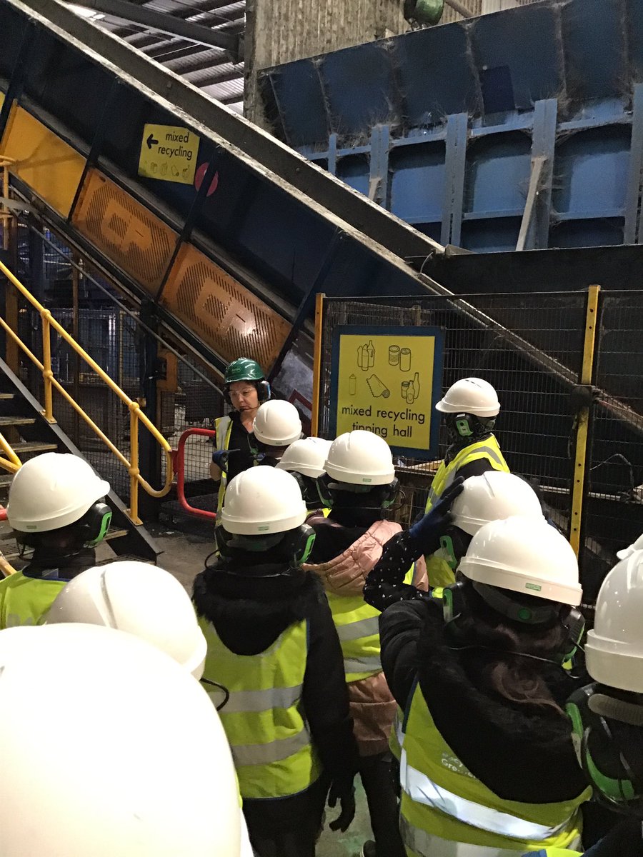 Y4Greenacres's tweet photo. What a lot of rubbish! We found how it gets recycled #gpascience #gparshe https://t.co/St6QooElBY