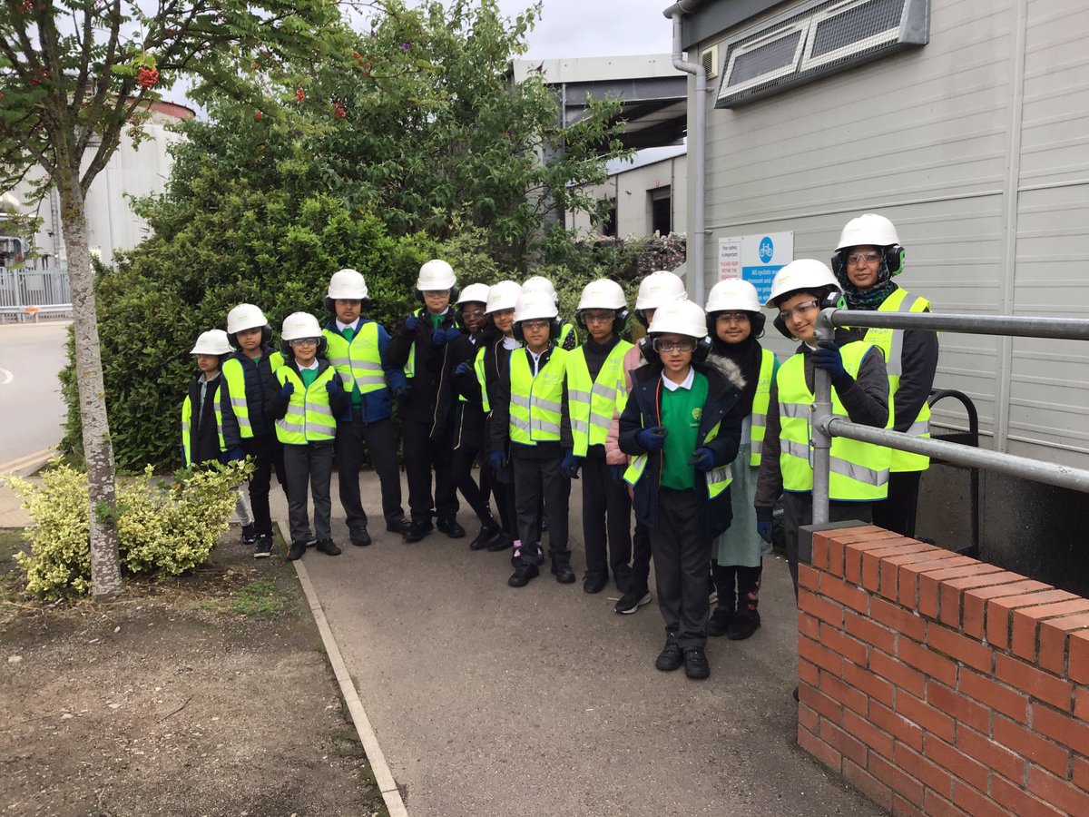 Y4Greenacres's tweet photo. What a lot of rubbish! We found how it gets recycled #gpascience #gparshe https://t.co/St6QooElBY