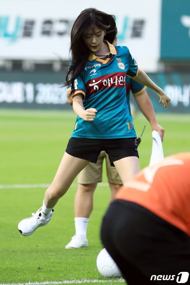 IVE ユジン、サッカーKリーグ大田ハナシチズン戦に登場 アンユジンは