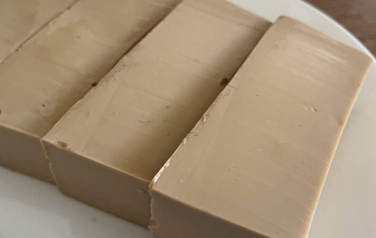 コーヒー牛乳の寒天ゼリー作った🥺
日本っぽいほど良い固さが好き❤️

今度は牛乳入れないで、
コーヒーゼリー作ろう🥰

日本で夏はよくコーヒーゼリー食べてたな🤤 https://t.co/owbNlcficE