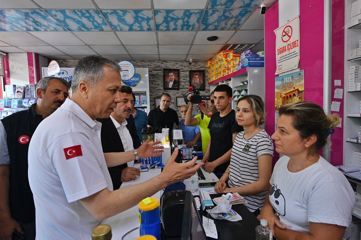 AliYerlikaya's tweet image. #Devrek ve #Gökçebey ilçelerimiz ile #Çaydeğirmeni beldemizde selden etkilenen kıymetli vatandaşlarımızı ziyaret ettik.

Yaşadıkları sıkıntılara rağmen esirgemedikleri güler yüz, gösterdikleri samimiyet ve misafirperverlik için her bir hemşehrime ayrı ayrı teşekkür ediyorum.