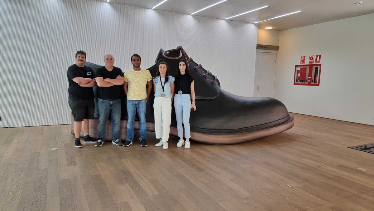 digiotouchai's tweet photo. We just visited the @CTCRioja lab to record 360-degree videos for @t_uppe virtual reality app. Get a sneak peek into the filming crew.🎬🎥 
#filmingcrew #behindthescenes #digiotouch #vrrecording #360degreevideos https://t.co/GFFZFovjqH