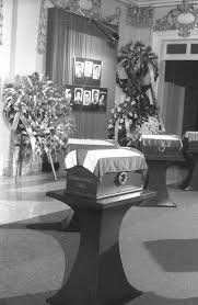Un día como hoy pero de 1997 llegan a Cuba los restos del comandante Ernesto Che Guevara y de varios de sus compañeros caídos en la gesta latinoamericanista en Bolivia. #CiegodeAvila #CubaViveEnSuHistoria <a href="/rocdecubano/">Roberto Carlos</a> <a href="/IzquierdoAlons1/">Livan Izquierdo Alonso</a> @Guajiritasoy @chamberohoy <a href="/MariposaAvilena/">Mariposa Avileña</a>
