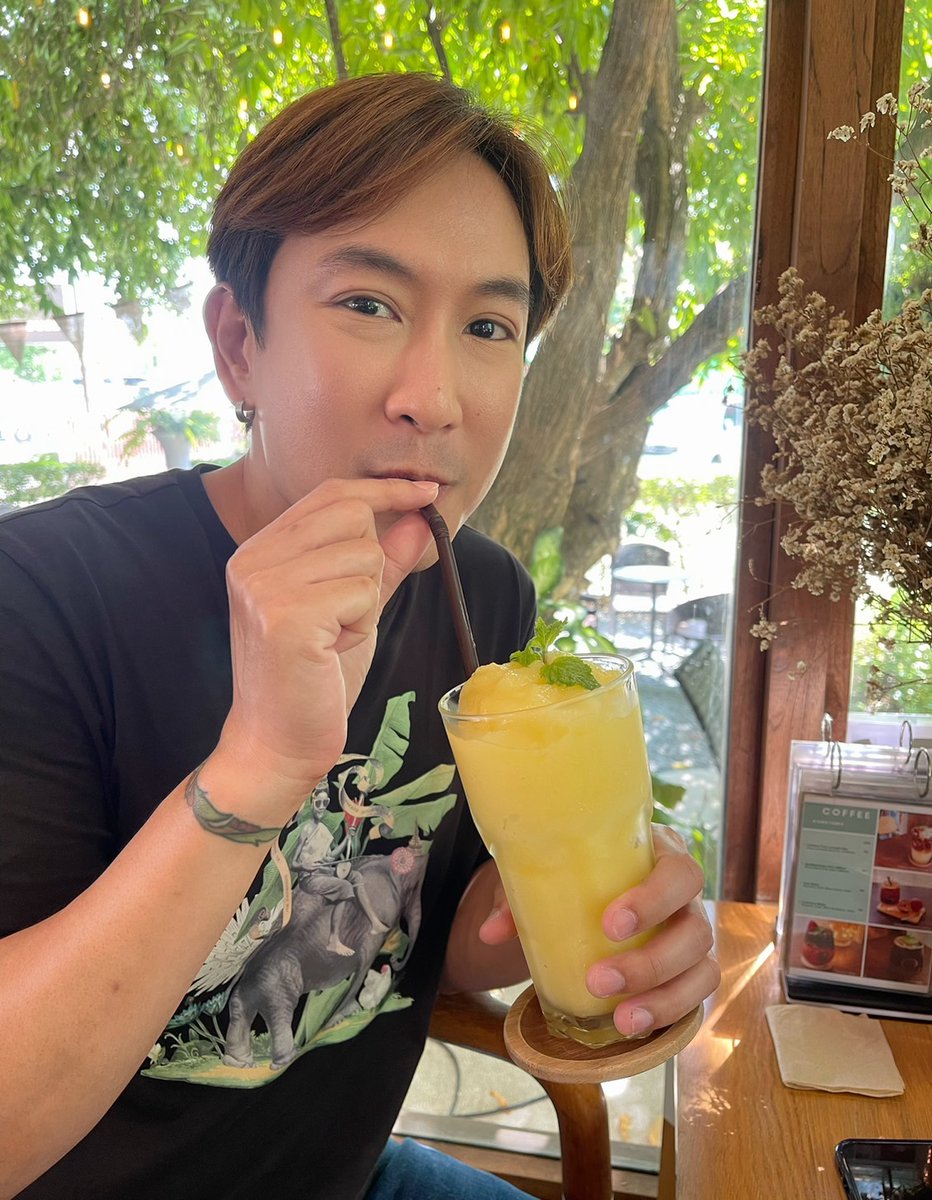 namzzaz's tweet photo. ในขณะที่การเมืองร้อนระอุ แต่ดีดี๊ของหมูอ้วน  อ้อห้อวววเธอหวานเจี๊ยบบบบบ...🧇🍹 #แพทพาวเวอร์แพท https://t.co/jyztMafD35