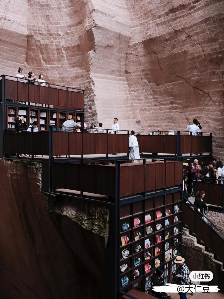 CNobservation's tweet image. Abandoned Mines are #retooled for new uses! The library made from #Grotto in Lishui, #Zhejiang brings a strong sense of #novelty. It captures the public’s attention with the #dialogue between ancient and modern.