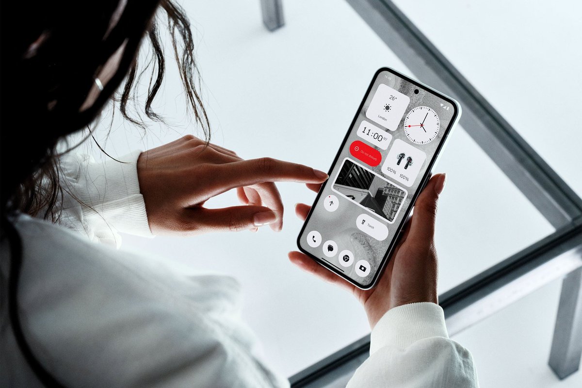 AlbinJoseRobin's tweet photo. Nothing Phone 2 launched

6.7" FHD+ OLED LTPO 
120Hz
SD 8+ Gen 1
LPDDR5 
UFS 3.1
Android 13 Nothing OS 2.0
3 Major OS updates and 4 years of security patches 
50MP+50MP
32MP
4700mAh 45W wired
15W wireless 5W reverse
WiFi 6
Bt 5.3
NFC
8.6mm 
201.2g https://t.co/auJnwrQerX