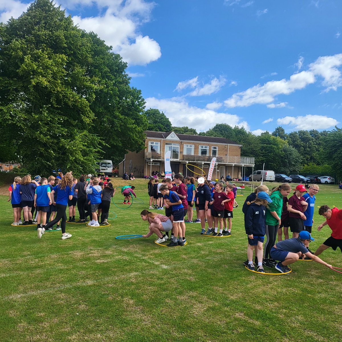 LincsSESSP's tweet photo. Our transition event today to help Y6s get ready for 'big school'. Pupils mixing, chatting &amp; learning to work together with sports leaders from their new schools
@ActiveLincs @YourSchoolGames 
@BourneSLAT @SpaldingSLAT @SAPEDept @SpaldingHighSch @SpaldingHigh_PE @Deepings_School https://t.co/Ok0dNc0NjA