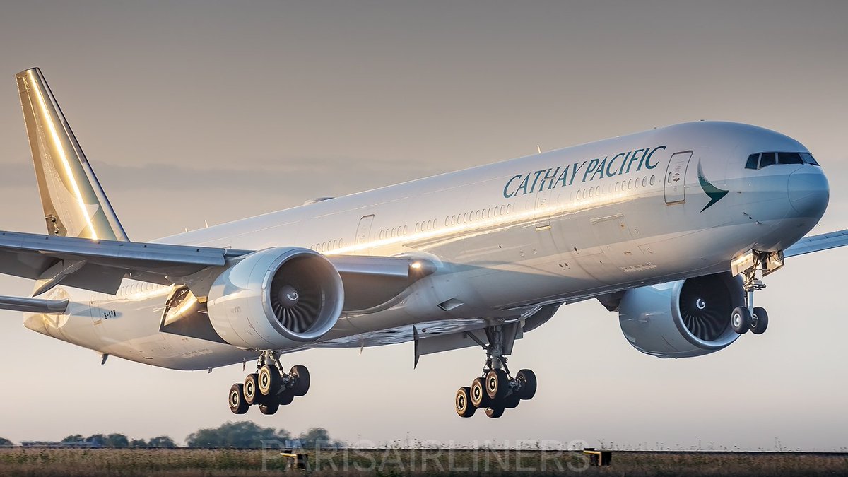 🤩🤩🤩🇭🇰🇭🇰
Boeing 777-300ER 
Cathay Pacific 

#cathaypacific  #paris  #proaviation #ig_airplane_club #instaaviation #aviationdaily #boeing777 #ig_airplane #ig_aviation_group #airplane  #planes #aviation #planesofinstagram #planegeek #speedbird #hongkong  #b777