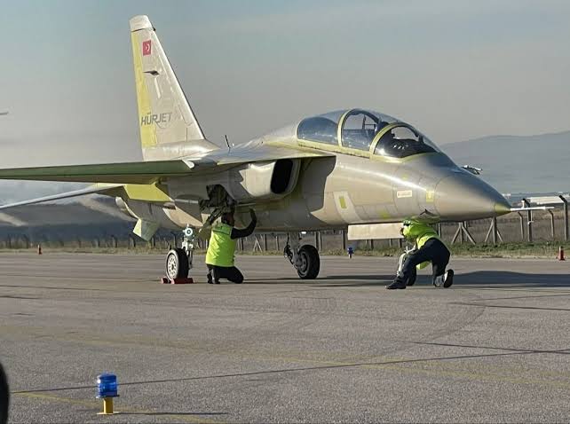 HÜRJET İLE UÇUŞ F-16 UÇUŞ MALİYETİNİN  BEŞTE BİRİ

TUSAŞ Genel Müdürü Temel KOTİL:
▫️HÜRJET'e 200 km'yi gören ASELSAN radarını takacağız. Burnu ona göre yapılıyor bu sayede F-16 radarı ile aynı olacak. Üzerine de füzelerimizi yerleştireceğiz
▫️HÜRJET, TCG Anadolu'ya inecek.