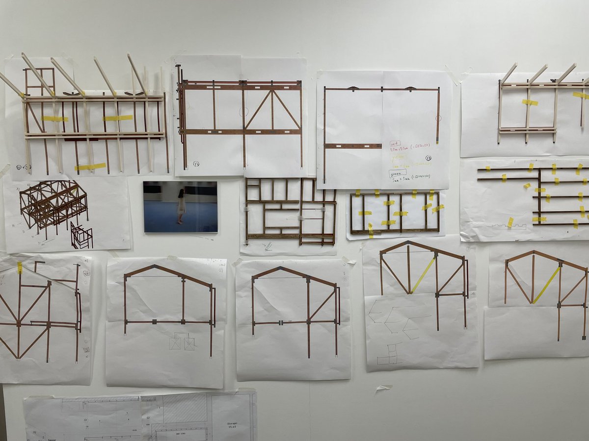 kadowaki_kozo's tweet image. このプロジェクトは久しぶりに研究室で実施設計まで進めていて、現在は実施設計が佳境、並行して大スケール模型の制作が進行中。学生と一緒なので時間はかかるけど、設計の原則的な部分をいちいち言語化しながら進めるのは意外に楽しい。