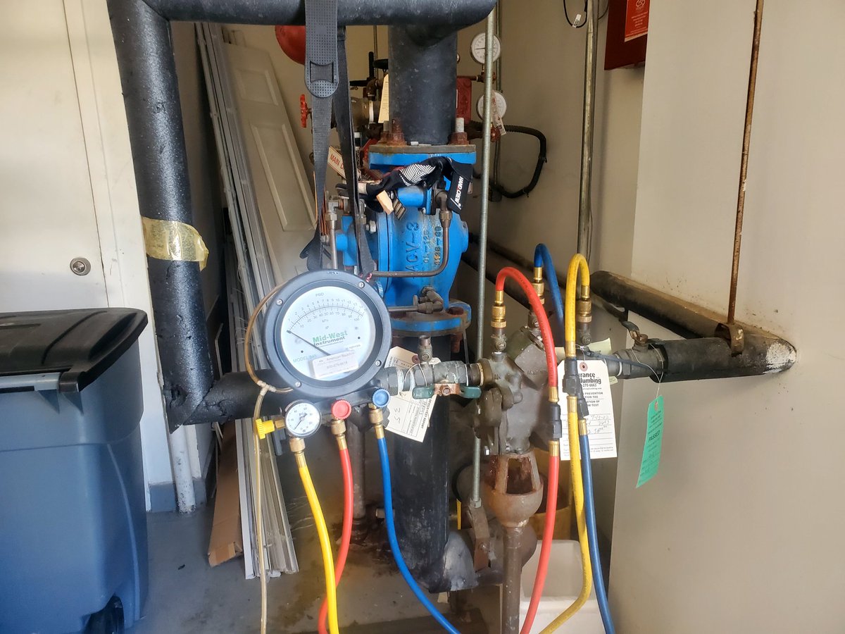 DurancePlumbing's tweet image. Irrigation backflow preventer being tested by Durance Plumbing 
#backflowtesting 
#wsscbackflowtesting