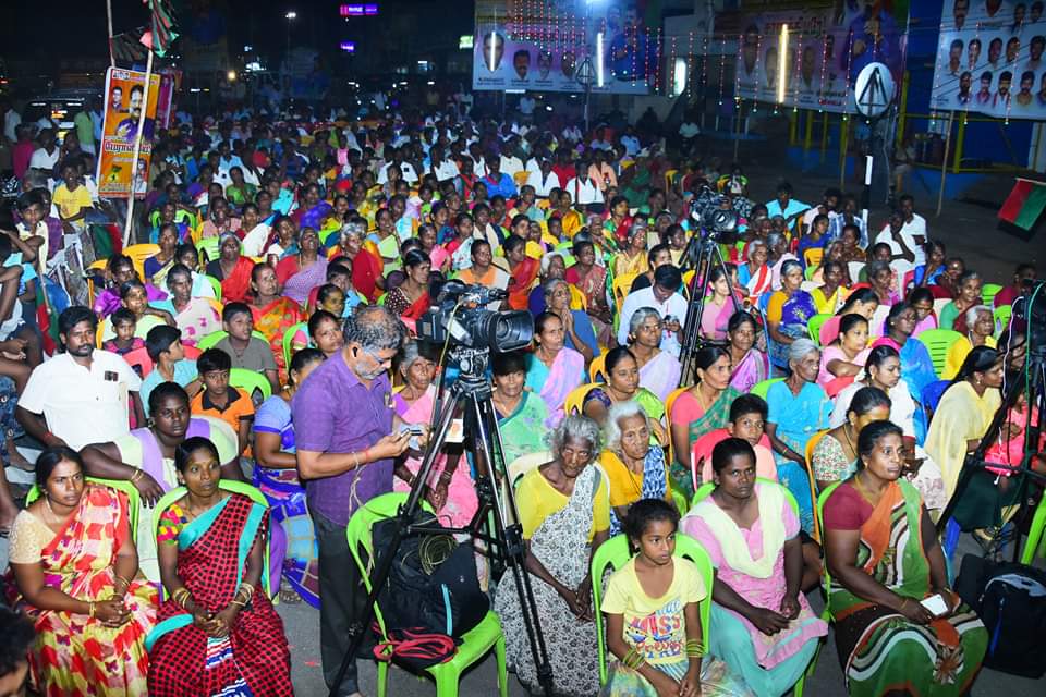 தேனி மாவட்டம் பெரியகுளத்தில் புதிய தமிழகம் கட்சி சார்பாக பூரண மதுவிலக்கு குறித்த விளக்கப் பொதுக்கூட்டம் நடைபெற்றது. 

இக்கூட்டத்தில் எண்ணற்ற பெண்களும், ஆண்களும் கலந்து கொண்டு மது ஒழிப்பு உறுதிமொழி ஏற்றுக்கொண்டனர்.