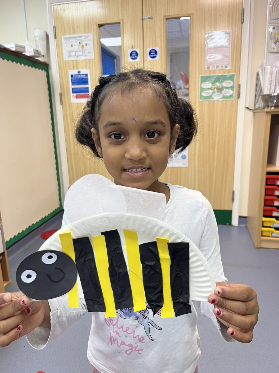 elstonhallsch's tweet photo. Nursery are having lots of fun learning all about bees this week and why they are important 🌸🐝 #bees #eyfs  #savethebees #beefun https://t.co/aw81fUHSjW