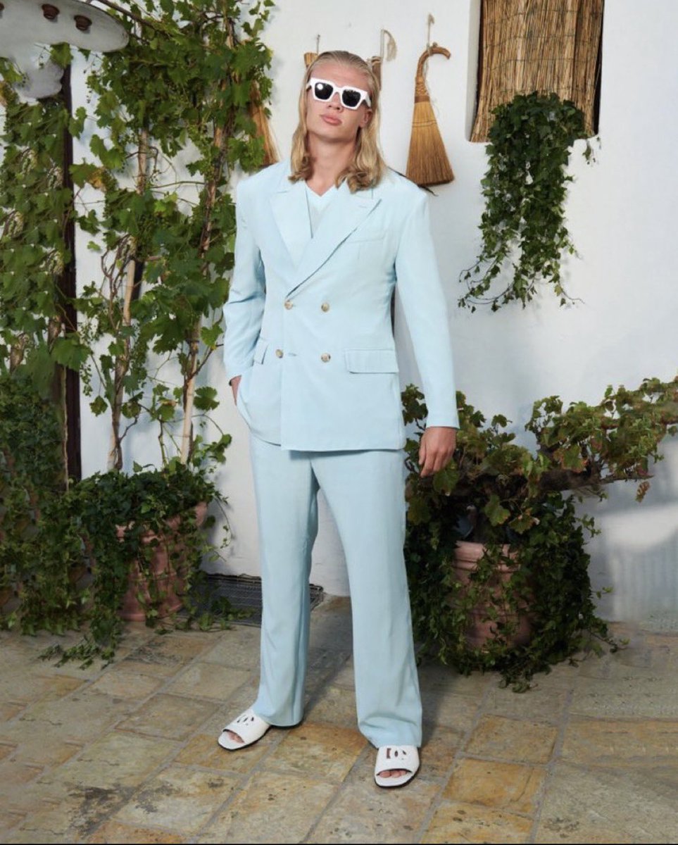 For et multitalent Haaland er. Håndterer internasjonalt diplomati like bra som lærkula.