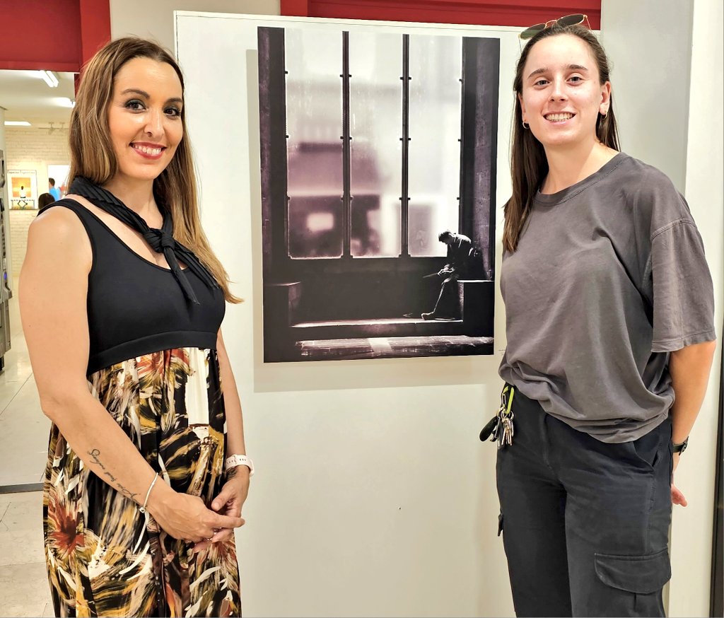 AytoAlcalaH's tweet photo. JUVENTUD |
La Concejala de Familia, Infancia y Juventud Pilar Cruz @PiliCruz_, visitando las #exposiciones del mes de Julio de la 'Casa de la Juventud' ⤵️

🖼️ Exposición del concurso "FOTOGRAFÍA DE VIAJES" del Club Viajes del @fracjuventud

🖼️ Exposición "PAPIRUX" de Eduardo Albert.

📸 La edil recibió a la ganadora del primer premio del concurso de fotografía, y al joven artista especializado en papiroflexia.

#AlcalaDeHenares