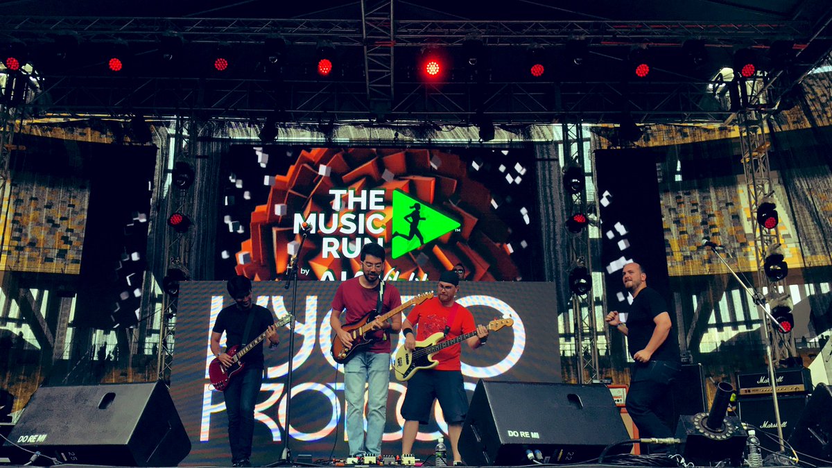 afznbkr's tweet photo. well, my wish came true i guess. 

dorg pernah perform kat SNBJ for Music Run 2017. ramai gila org, rasanya tak ramai yg tau KP but they really enjoyed KP sets. that proves KP engagement with crowds really great. 

performing on big stage, dlm stadium, puas hati. #KPOpensForMUSE https://t.co/ELa3I2zoWh