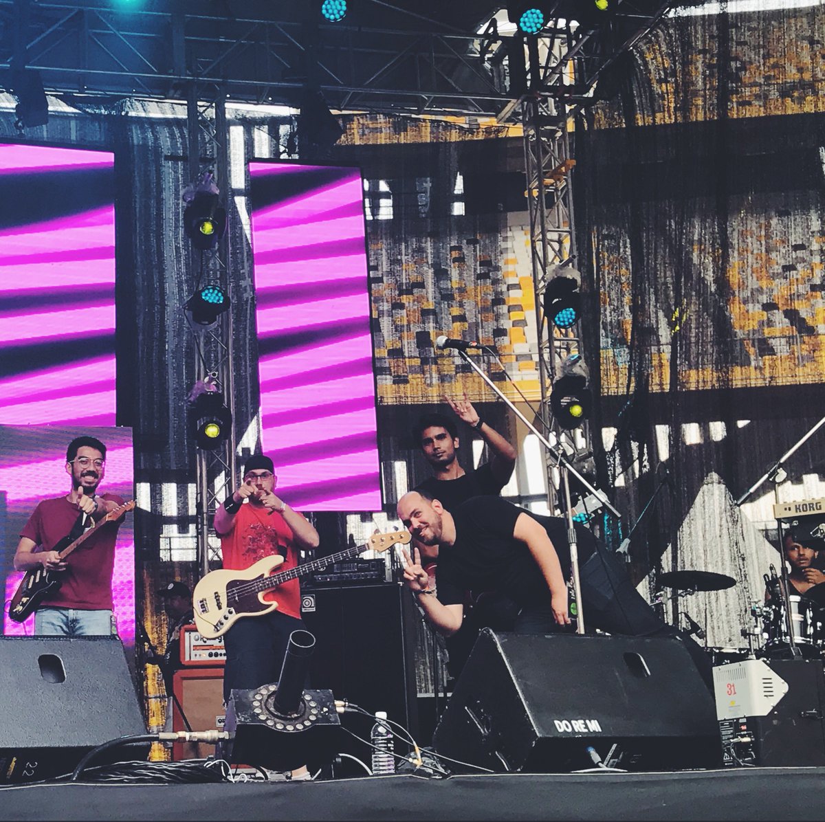 afznbkr's tweet photo. well, my wish came true i guess. 

dorg pernah perform kat SNBJ for Music Run 2017. ramai gila org, rasanya tak ramai yg tau KP but they really enjoyed KP sets. that proves KP engagement with crowds really great. 

performing on big stage, dlm stadium, puas hati. #KPOpensForMUSE https://t.co/ELa3I2zoWh