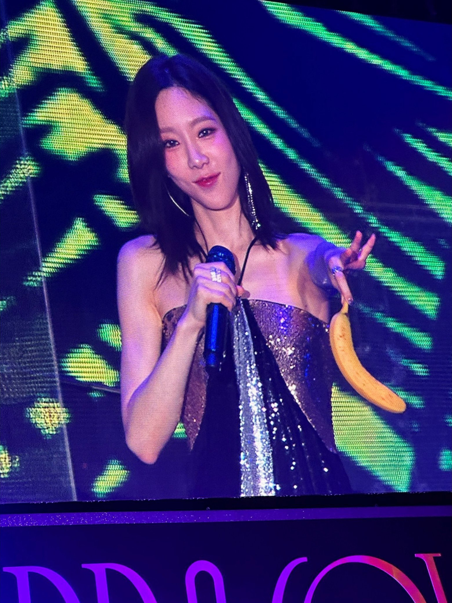 on-twitter-taeyeon-the-odd-of-banana-asia-tour