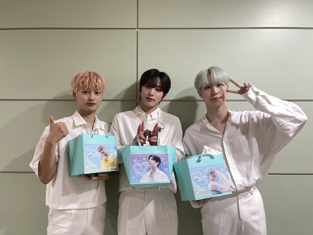 🩵💙💜

#위아이 #WEi 
#Eternally #질주 #OVERDRIVE
