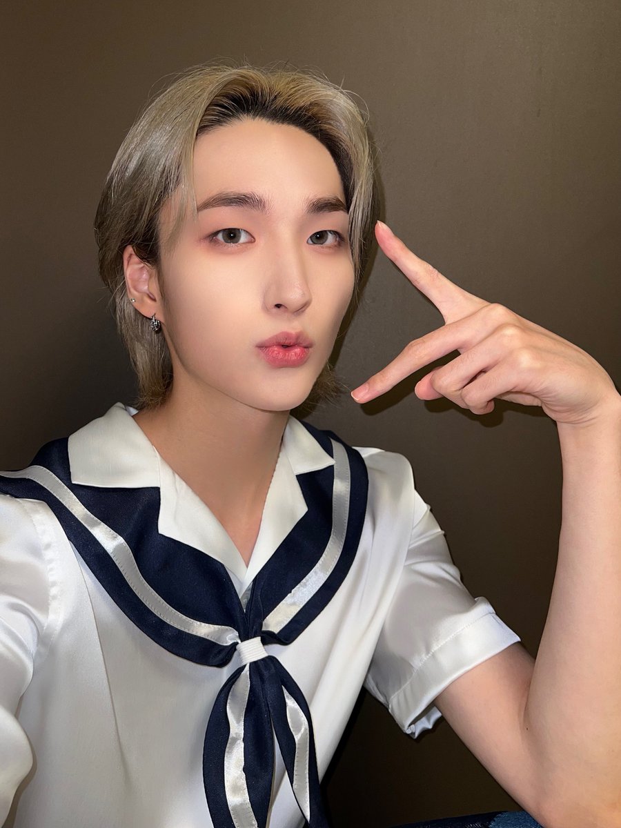 XODIAC_MEMBERS's tweet photo. [#범수] 

쏘블리들!💜 오늘 진짜 습하죠! ㅠㅠ 힘내서 같이 하루를 마무리해요💋

#XODIAC #소디엑 #BEOMSOO #범수 https://t.co/ezQQX8dc8t