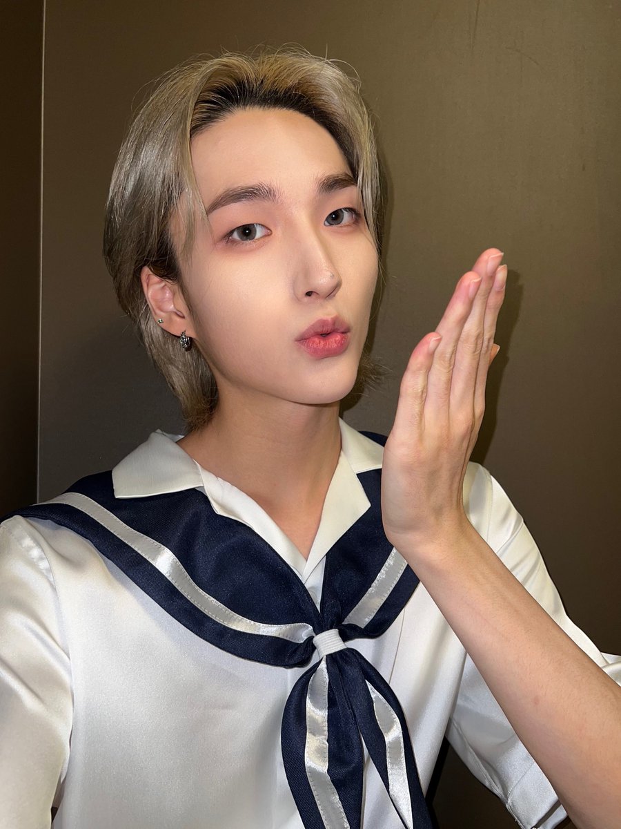 XODIAC_MEMBERS's tweet photo. [#범수] 

쏘블리들!💜 오늘 진짜 습하죠! ㅠㅠ 힘내서 같이 하루를 마무리해요💋

#XODIAC #소디엑 #BEOMSOO #범수 https://t.co/ezQQX8dc8t