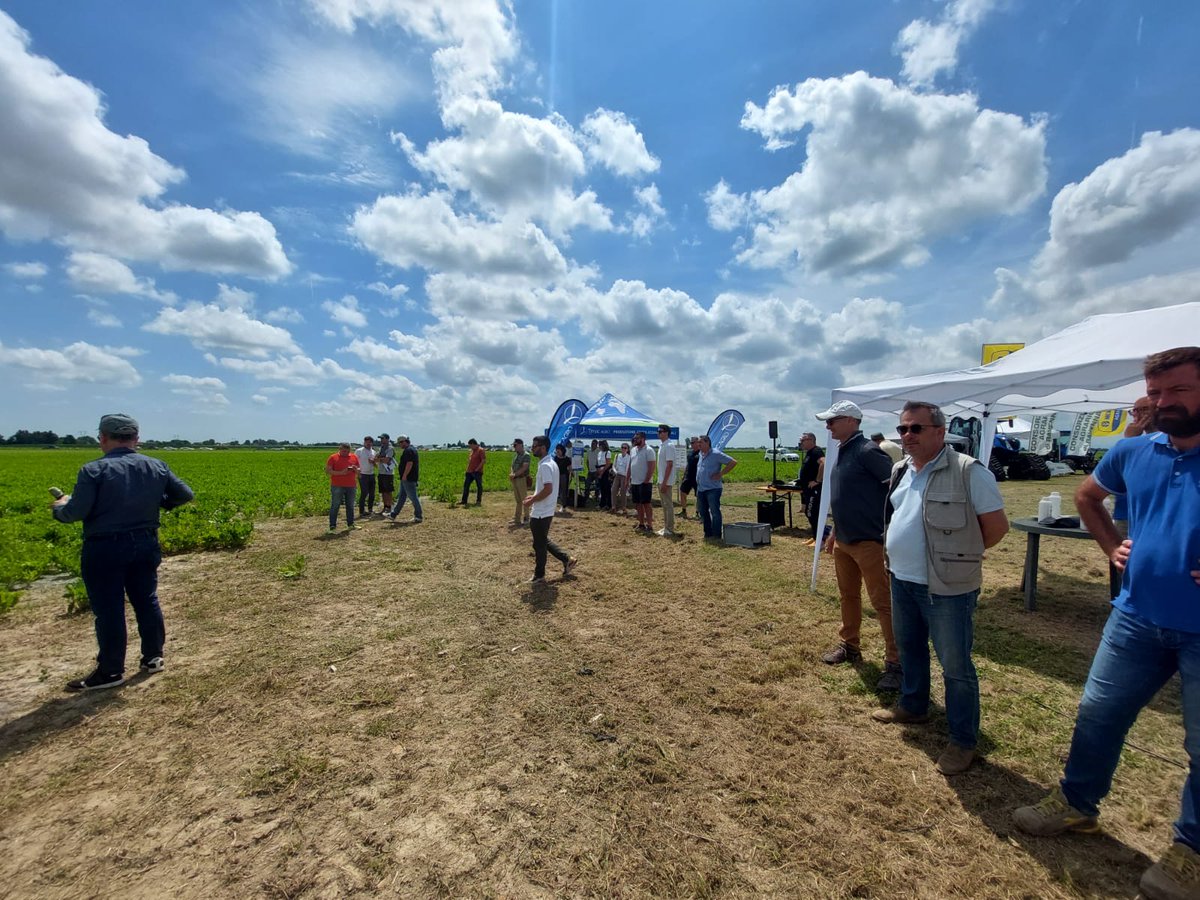 SANATECH6's tweet photo. 📍 Stamattina eravamo presenti all'evento "Alla radice dello zucchero-Barbabietola in campo" organizzato da @CoproB presso l'Azienda agricola Bortolan a Pegola di Malalbergo (Bologna)

📷 Ecco alcune immagini dell'evento

#biologico #agricoltura #eventi https://t.co/YIj47FtfNw
