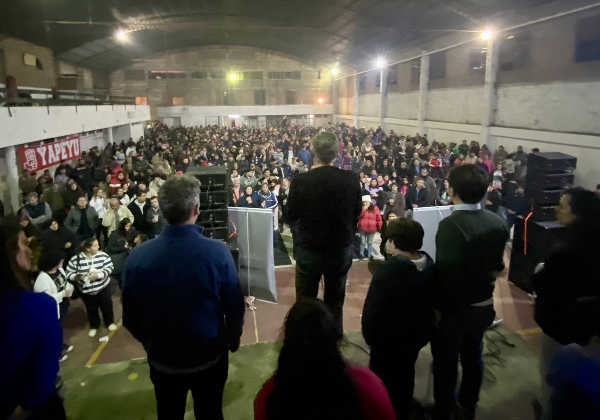 Anoche nos encontramos con cientos de vecinos y vecinas del norte de la ciudad que quieren #MásParaSantaFe.

¡Gracias por tanto apoyo y cariño!