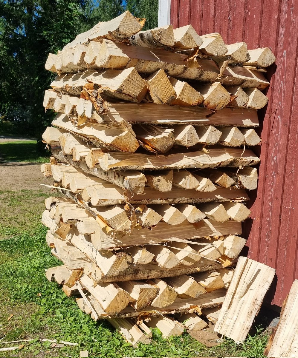 TommiHakala3's tweet photo. #polttopuu #halot #tilataidetta
Teos: Halot pinossa
Materiaali: Puolikuiva suomalainen koivu

T.Hakala/2023 https://t.co/Ds6ZfAtBud
