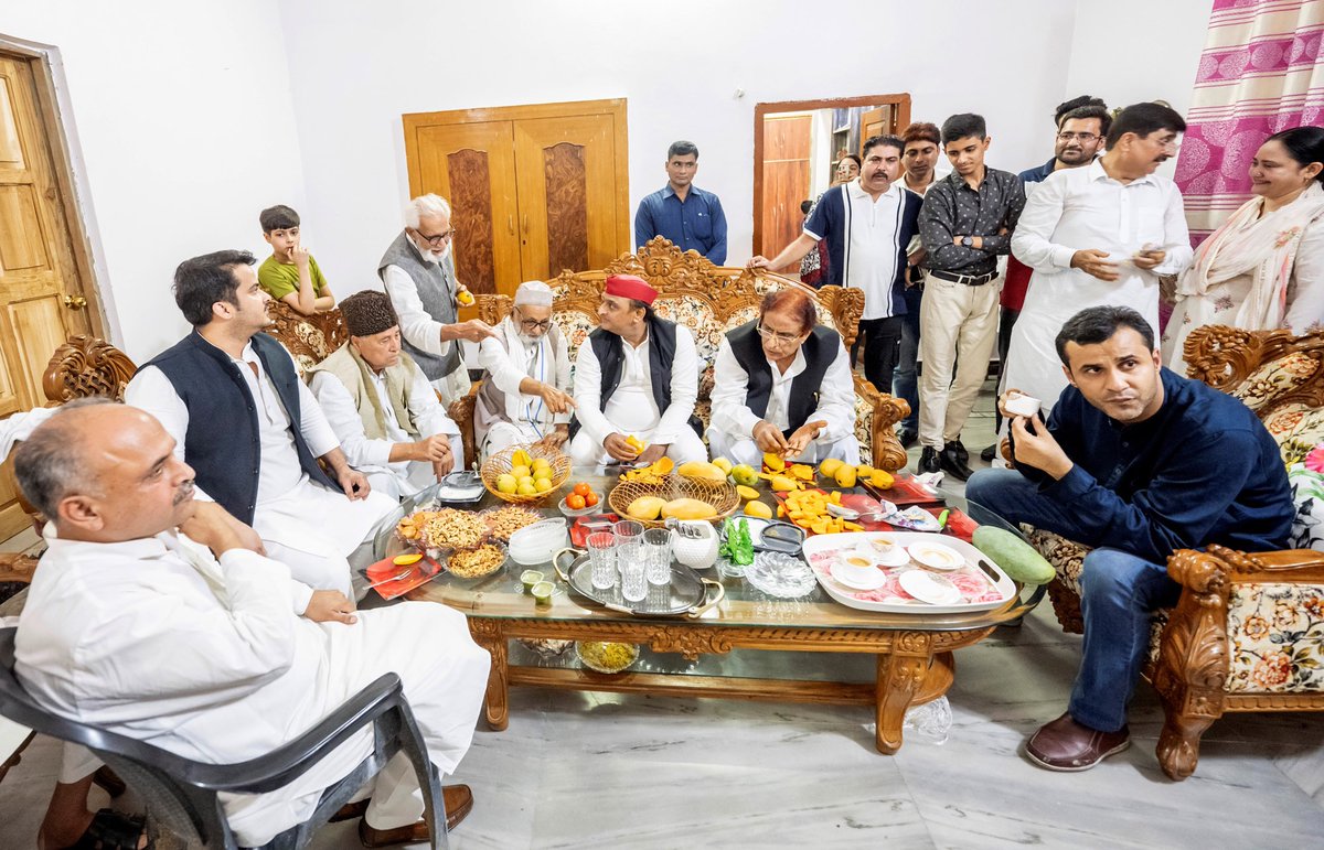 Samajwadi Party tweet media