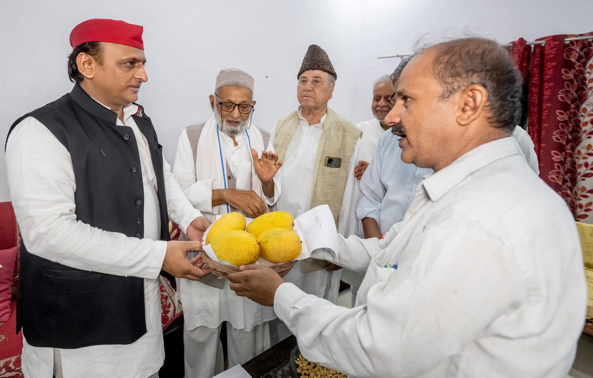 Samajwadi Party tweet media