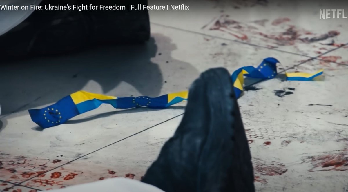 In the doccumentary 'Winter on Fire' (for free on Youtube), there's this shot near the end. And it says it all: the cause for the fight. It was there all along. The #EU flag. Ukrainians fought for that dream and are still fighting. https://t.co/PmwxkUdJeb