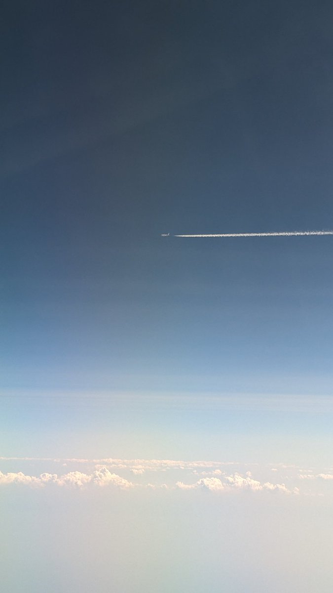 miten's tweet photo. some "air traffic" over Europe!
mid air criss-cross over the Black Sea! #EY12 https://t.co/i6BdyzakZt